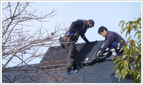 太陽光温水器を撤去します。