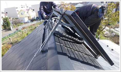 太陽光温水器を撤去します。